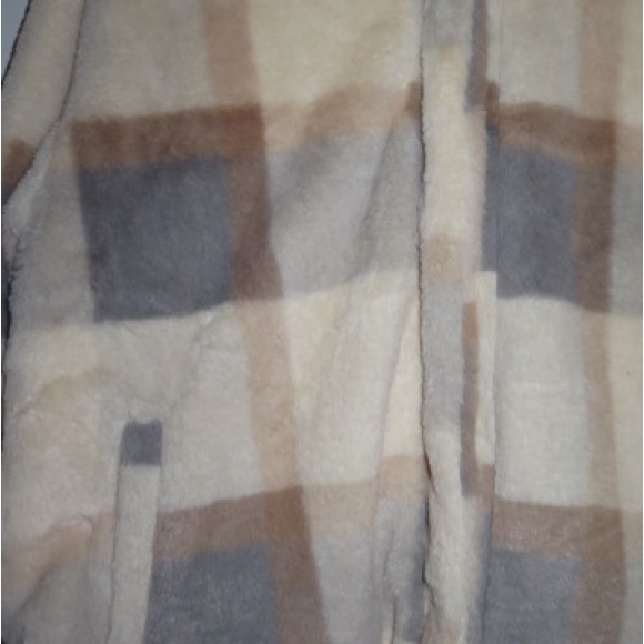 Acoa Fur Jacket - Picture 8 of 8